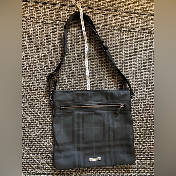 Men’s BURBERRY Black Nova Check Messenger Bag w/LOGO Strapping/italian made🎁EUC - Picture 11 of 13